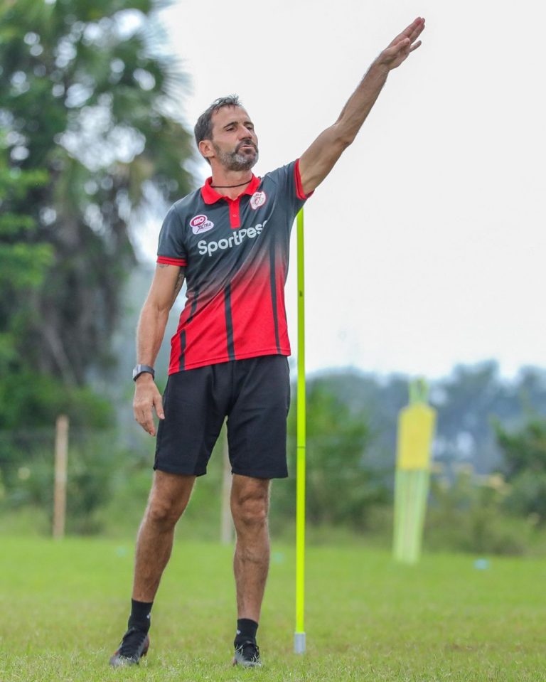 MAKOCHA SIMBA KUPIGWA CHINI