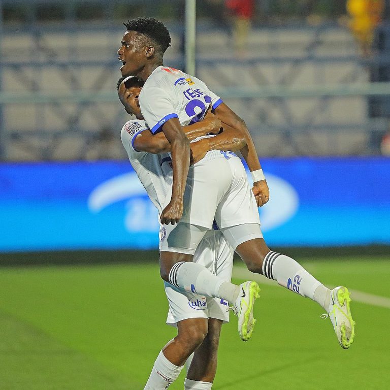 AZAM FC WAPINDUA MEZA MBELE YA KAGERA SUGAR