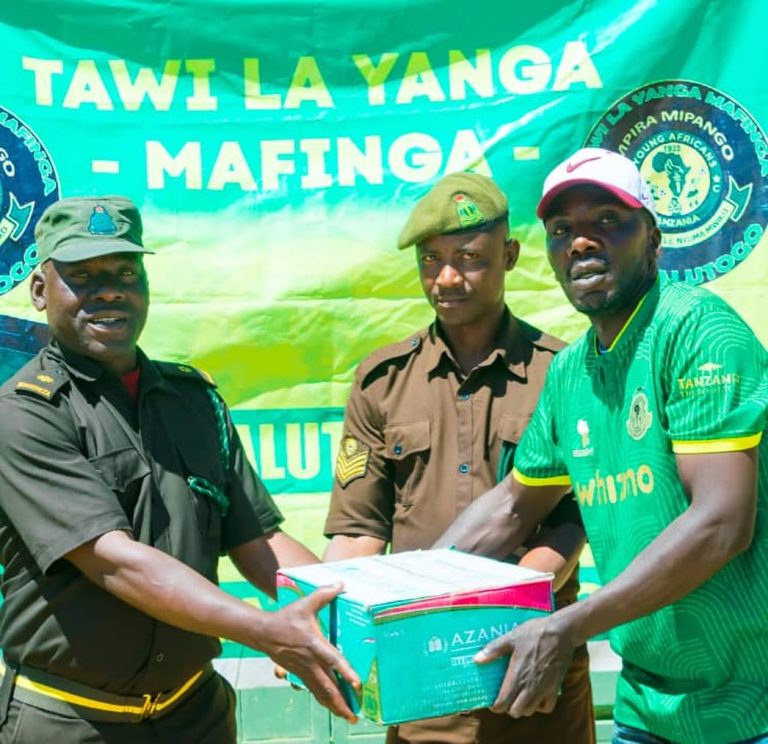 MASHABIKI WA YANGA WAGAWA MAHITAJI MBALIMBALI KWA WAFUNGWA KATIKA GEREZA LA ISUPILO