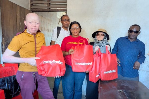 Meridianbet Yaonesha Moyo wa Kijamii, Yagawa Vifaa Kinga kwa Albino Jijini Dar