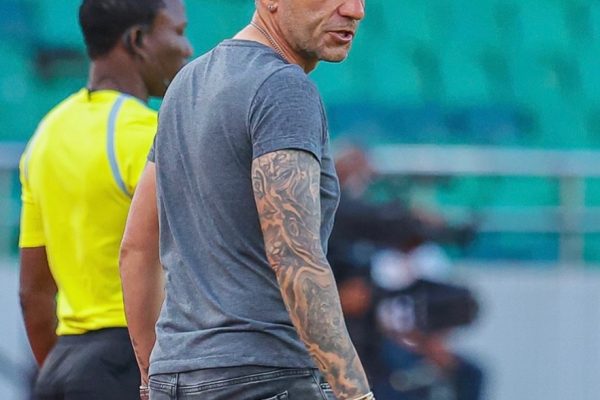 Kocha mpya Simba SC kutua leo Bongo
