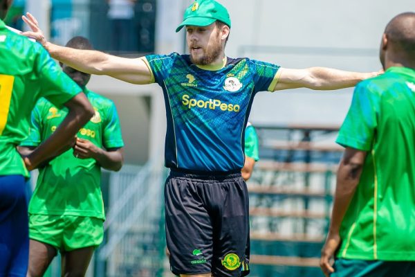 Kocha Yanga SC akiongoza kikosi kwa mchezo ujao kimataifa